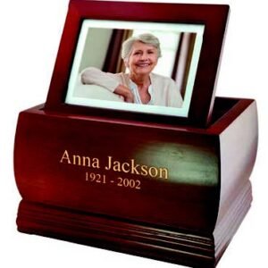 Ricardo | Maple | Walnut